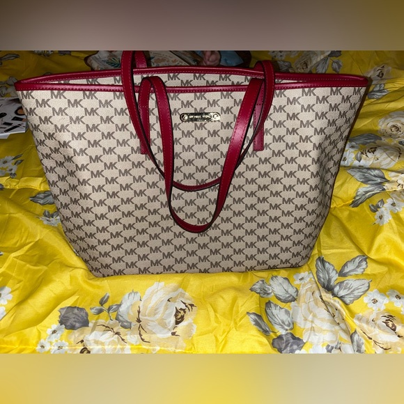 Large Michael Kors Tote Purse - Picture 5 of 15